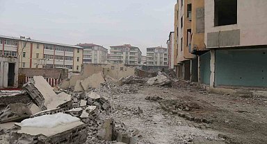 Vali Turan, "4 yılda 800 metruk bina yıkıldı"
