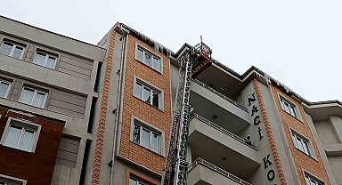 Van'da buz kırma timi iş başında