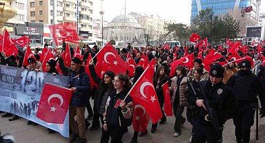 Van'da "120 kahraman çocuk" anısına yürüyüş düzenlendi