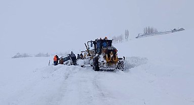 Van'da yol açma ve kurtarma çalışması