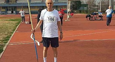 Veteran sporcu iki madalya kazandı