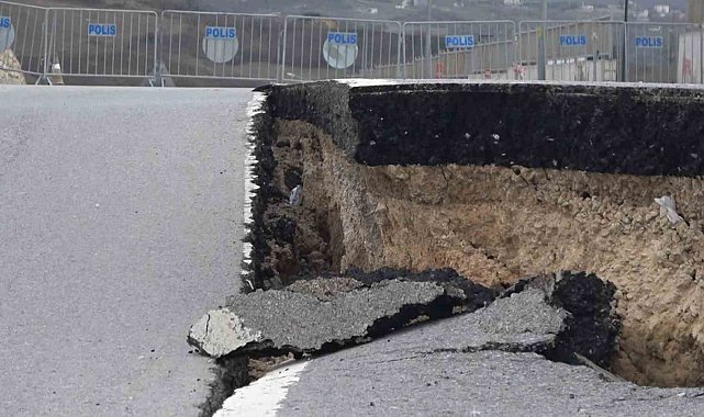 Yalova'da hastane yolunda çökme devam ediyor