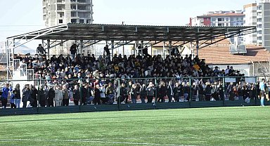 Yarı final maçlarında tribünler doldu taştı