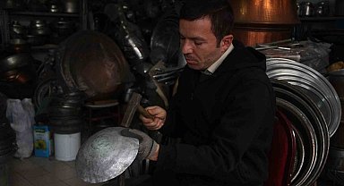 Yarım asırlık bakır ustasının mesleğini oğlu yaşatıyor