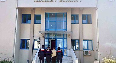 Yaşından fazla suç kaydı var