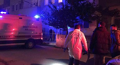 Yatağa bağlı babasının gözü önünde komşusu tarafından öldürüldü