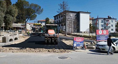 Yatağan Atatürk Caddesi'nde sıcak asfalt çalışmasının birinci katı tamamlandı