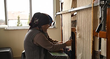 Yeşilyurt'ta geleneksel halı dokumacılığı yaşatılıyor