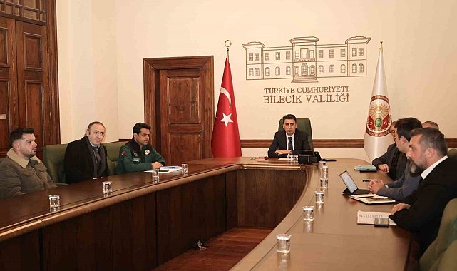 Yoğun yağışların ardından taşan Karasu Deresi için toplandılar