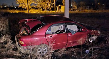 Yoldan çıkan araç tarlaya uçtu: 3 yaralı