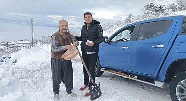 Yolları kapanan vatandaşlara erzak ulaştırıldı