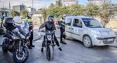Yolu 3 dakika kısaltmak için 690 TL ödediler, polisi görünce şaşkına döndüler