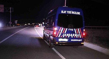 Yolun karşısına geçmek isterken otomobilin çarptığı yaşlı adam öldü