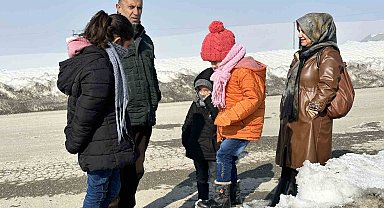 Yüksekova'da 4.4 büyüklüğünde deprem korkuttu, vatandaşlar kendini dışarıya attı
