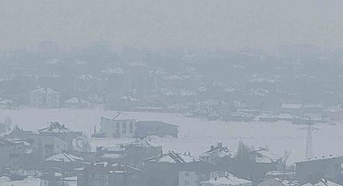 Yüksekova'da uçak seferlerine sis engeli