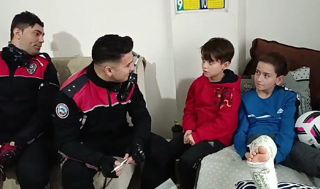 Yunus polislerinden ayağı kırılan küçük Berat'a ziyaret