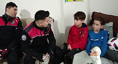 Yunus polislerinden ayağı kırılan küçük Berat'a ziyaret