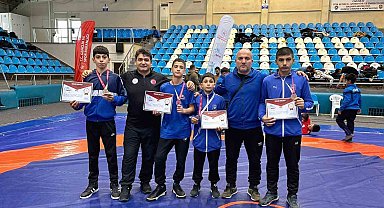 Yunusemreli güreşçiler Edirne'de 4 madalya kazandı