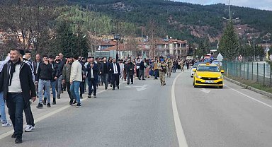 Yüzlerce kişi muhtar adayına destek için yürüdü