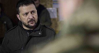 Zelenskiy, cephe hattındaki birlikleri ziyaret etti