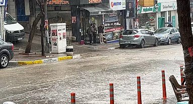 10 dakika yağdı, yollar göl oldu