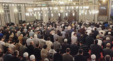 18 Mart Şehitlerini Anma Programı'nda Enderun usulü teravih namazına yoğun ilgi