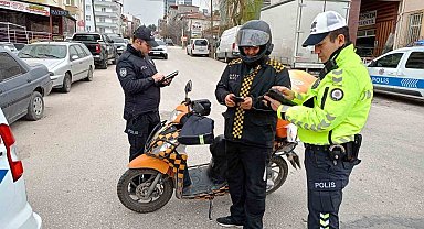 18 motosiklet sürücüsü 37 bin 170 TL'lik cezadan kaçamadı