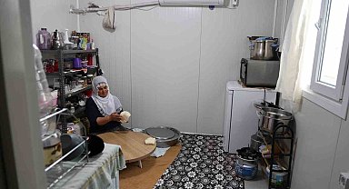 18 yıl sonra ev sahibi olan depremzede, 4 ay içinde kaldıktan sonra Ramazan ayını konteyner kentte geçiriyor