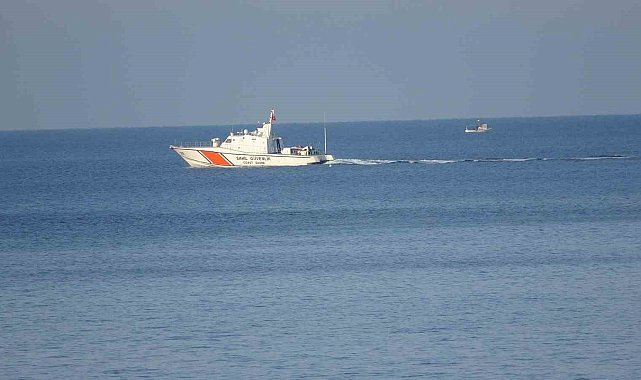 22 düzensiz göçmenin hayatını kaybettiği bot faciasında arama kurtarma çalışmaları 5'inci günde de devam ediyor
