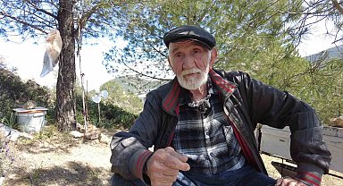 25 yıl vatansız yaşayan Besim Güven: 'Daktilocu sayesinde kimliğime kavuştum'
