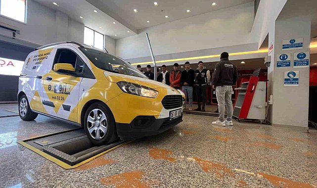 30 bin lira getirisi ve eleman sıkıntısı olan oto eksperliğini öğrenciler yerinde inceledi