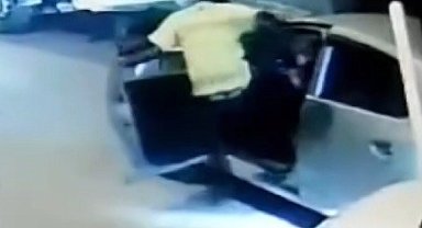 'Dur' ihtarına uymayan ehliyetsiz sürücü, polis tarafından darp edildi