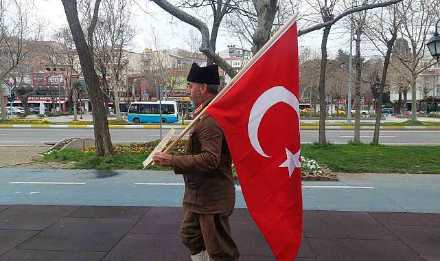 6 yıldır Türk bayrağıyla Çanakkale'ye yürüyor