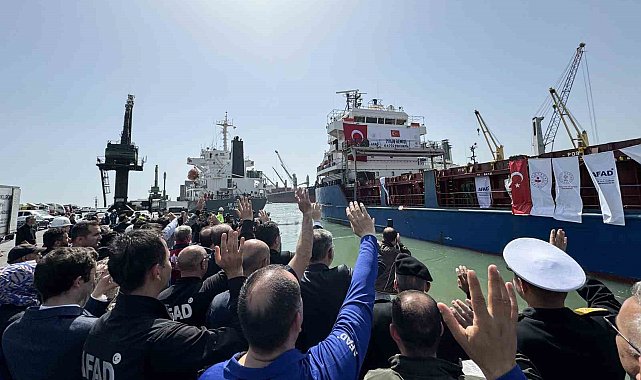 8. "İyilik Gemisi" Gazze'ye uğurlandı