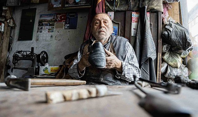 80'lik Saruri Dede, kundura tamiriyle zamana direniyor
