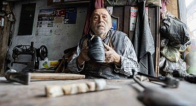 80'lik Saruri Dede, kundura tamiriyle zamana direniyor