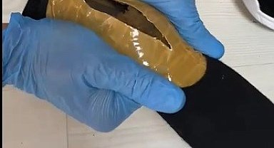836 gram reçine esrarı ayakkabısına sakladı