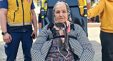 90 yaşında sedye ile oy kullandı