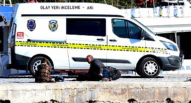 Acılı baba oğlunun cenazesine sarılıp ağladı