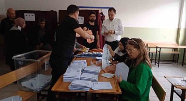 Afyonkarahisar'da sandıklar kapandı