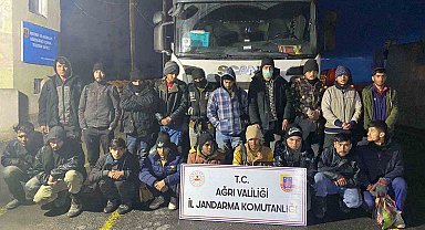 Ağrı'da 19 kaçak göçmen yakalandı