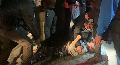 Ailesinin yaşadığı daireyi benzin döküp ateşe verdi: Sokak ortasında sinir krizi geçirdi