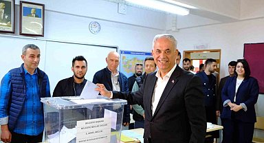 AK Parti'nin adayı Yaman oyunu kullandı