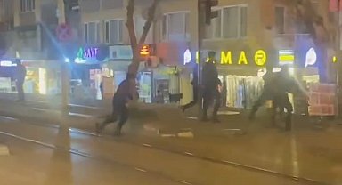Alacak verecek meselesi sokağa taştı...Cadde boks ringine döndü