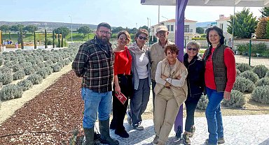 Alaçatı Gıda Topluluğu üyeleri lavanta bahçesinde buluştu