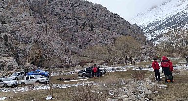 Aladağlar'da kar kütlesi altında kalan dağcı hayatını kaybetti