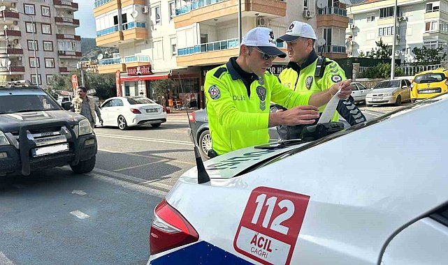 Alanya'da 386 araç ve sürücüye 1 milyon 64 bin lira para cezası