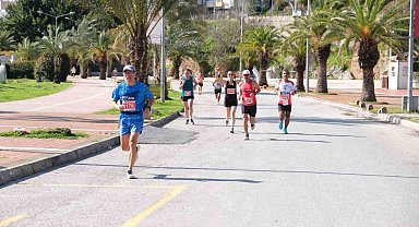 Alanya'da Atatürk Halk Koşusu ve Yarı Maratonu tamamlandı