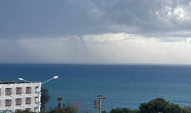 Alanya'da aynı anda 5 hortum ve dolu yaşandı