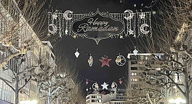 Almanya'da ilk: Frankfurt'un ana caddesi Ramazan ayı için süslendi